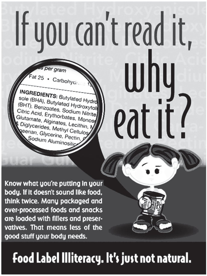 cartaz de campanha. Ao fundo, em letras esmaecidas, uma lista de aditivos químicos (Butylated Hydroxyanisole, Sodium Nitrite, Citric Acid, Carrageenan, Guar Gum...). Em destaque, a chamada "If you can't read it, why eat it?" Uma lupa amplia o rótulo de um alimento, mostrando "INGREDIENTS: Butylated Hydroxyanisole (BHA), Butylated Hydroxytoluene (BHT), Benzoates, Sodium Nitrite, Citric Acid, Erythorbates, Monosodium Glutamate, Alginates, Lecithin, Mono & Diglycerides, Methyl Cellulose, Carrageenan, Glycerine, Pectin, Sodium Aluminosilicate". Ao lado, uma menina segura um pacote de salgadinho. No rodapé: "Know what you're putting in your body. If it doesn't sound like food, think twice. Many packaged and over-processed foods and snacks are loaded with fillers and preservatives. That means less of the good stuff your body needs." E, embaixo, "Food Label Illiteracy. It's just not natural."
