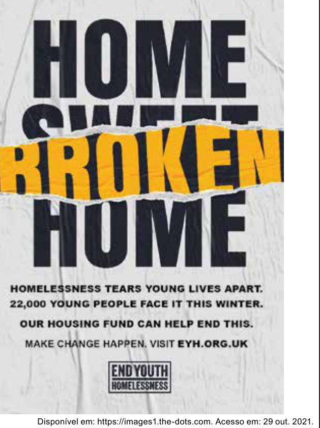 Cartaz de campanha com fundo amarelo e preto mostrando as palavras HOME SWEET BROKEN HOME em letras grandes, onde a palavra SWEET está riscada e substituída por BROKEN. Abaixo aparece o texto da campanha End Youth Homelessness com informações sobre o fundo de ajuda.